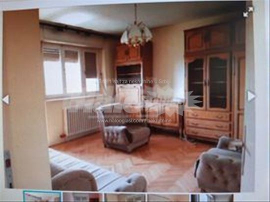 Izdajem jednoiposoban stan u centru BačkeTopole