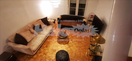 Izdajem jednoiposoban stan u centru Žarkova