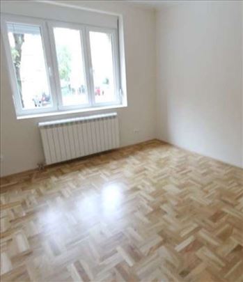 Crveni krst, lux, renoviran, može pp, ID 9593