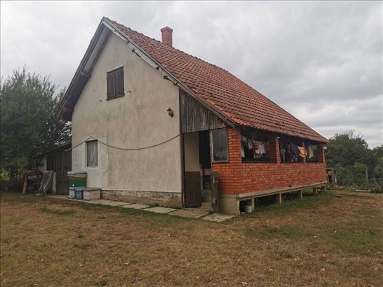 Kuća 90 m², plac 62 ara - okolina Lazarevca