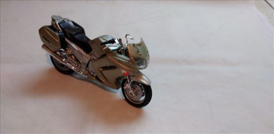 Motor Maisto; Yamaha  FJR, 1:18 , fali staklo.