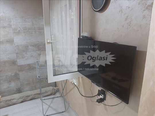 Izdajem garsonjeru Vozdovac ...CITAJ OPIS