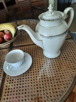 Prelep čajnik (Nemačka) i pet šoljica -  porcelan