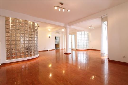 Lux stan, novija gradnja, 2 garažna mesta, ID 3109