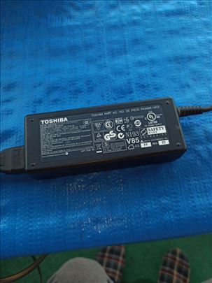 Toshiba 19V 3.95A Originalni Adapter