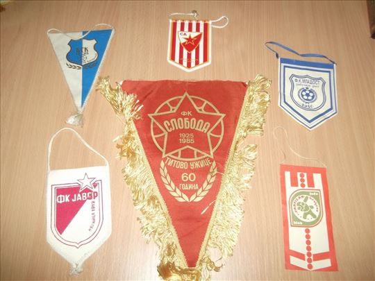 Šest starih sportskih zastavica