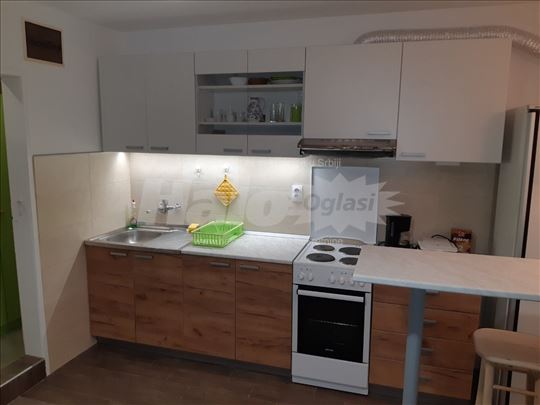 Izdajem garsonjeru Žarkovo