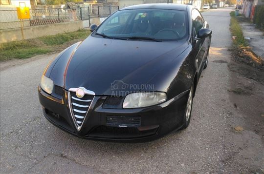 Alfa Romeo GT hauba