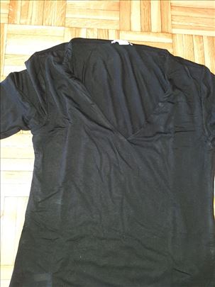 Crna majica  na v izrez