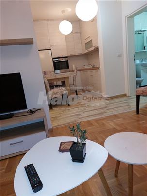 Odličan stan sa parkingom na Altini