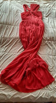 Dugačka crvena haljina