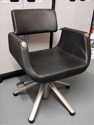 WELLA Mr. MO frizerska stolica u odlicnom stanju
