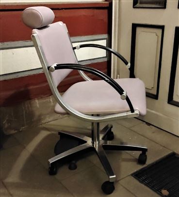 WELLA "White"  frizerska stolica u odlicnom stanju