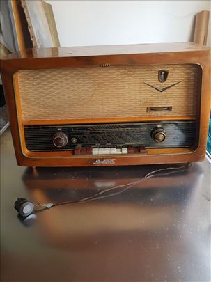 Stari radio aparat 60ih godina