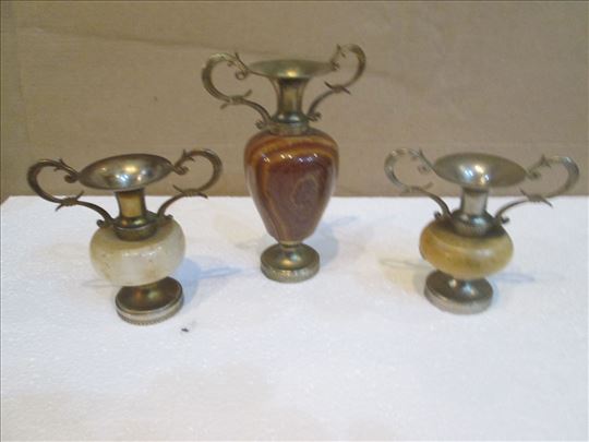 3 male ukrasne vaze od oniksa