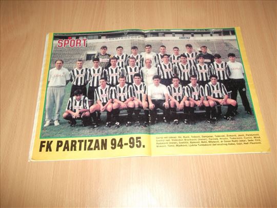 Super Sport sa posterom FK Partizan 1995.
