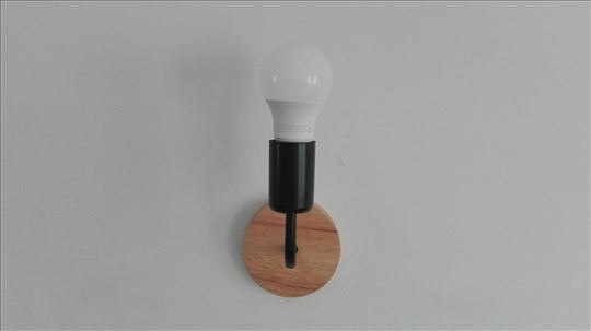 Zidna lampa nekoriscena odlična