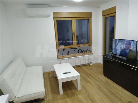 na Bulevaru kralja Aleksandra, nov, recepcija 24/7