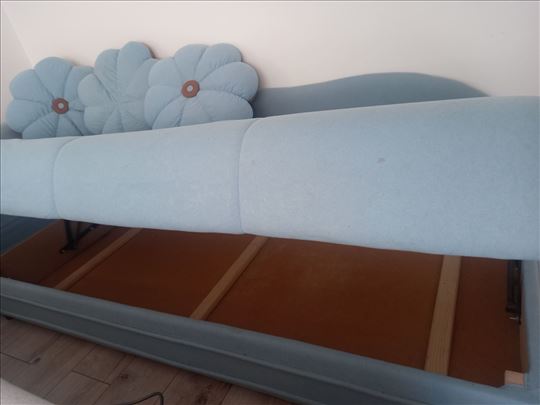 Kreveti samci i fotelja 