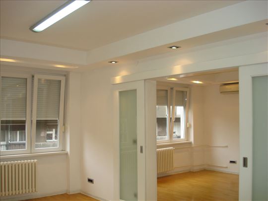 Centar 110m lux renoviran sa parkingom 1400