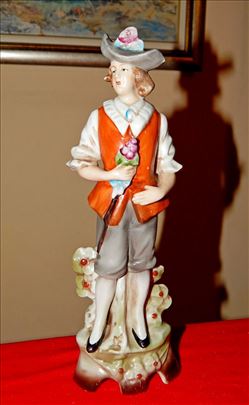 Prelepa porcelanska figura, visina 23,5 cm
