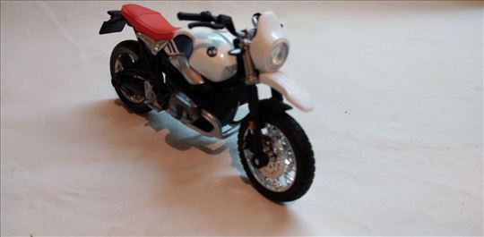 motor Burago BMW, 1:18, China,z tocak nije origina
