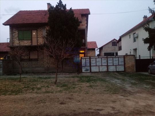 Čelarevo, Centar, Kuća, 3.0, 135m2