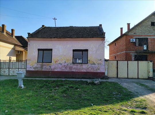 Karlovčić, kuća od 133 kv,sa 27 ari placa