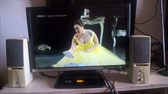 DVB-T2 komplet Set top box + daljinac +LCD TV 56cm