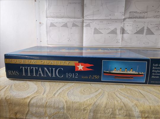 Prodajem Titanik,Amati muzejski primerek za samogr