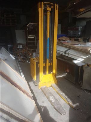 Električni viljuškar dize do 4m i 1200kg