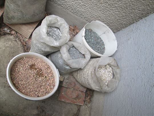Teraco kamenčići različite boje i granulacije