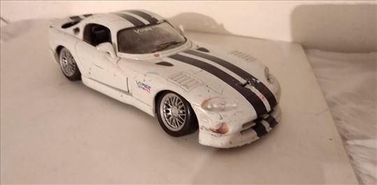 Maisto Dodge Viper,  1:24, izgreban,fali z.staklo