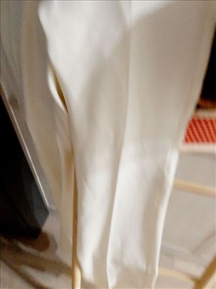 Pantalone bele svečane/ Biljana Tipsarević