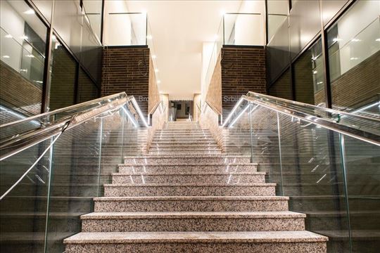 Šumatovačka NewSouth novogradnja - lux namešten