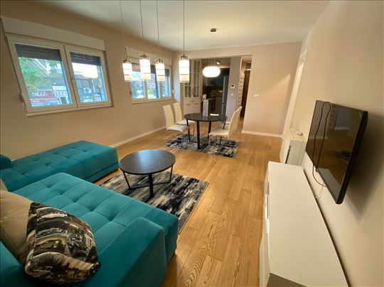 Vračar, Sime Igumanova,stan sa garažom i dvorištem