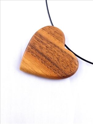 Srce ogrlica od drveta domaćeg oraha 