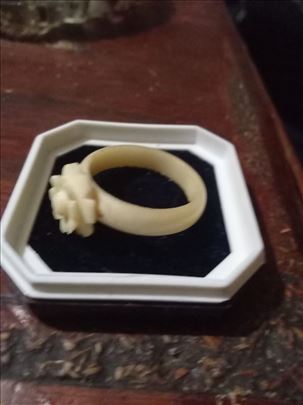 prsten od slonove kosti 