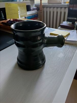 Čaša od keramike, visoka 12cm.
