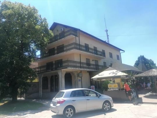 Prodaja kuće 916m2, plac 289m2, Čurug, Novi Sad