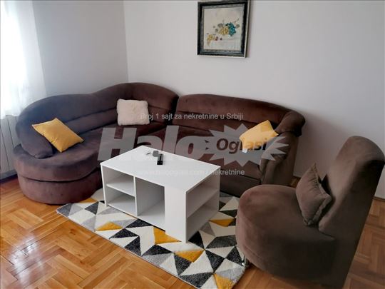 Namesten stan 50m² sa parking mestom