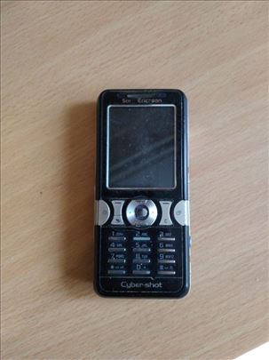 Stari,retro mobilni telefon Sony Ericsson K550i