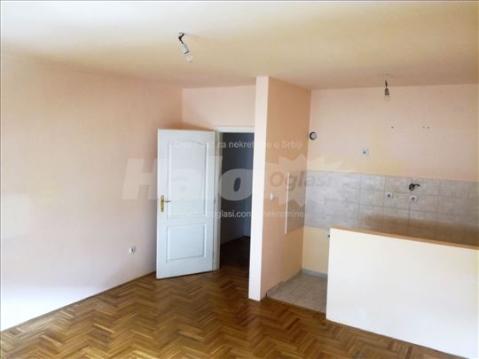IZDAJE SE prazan stan, 30m2, Filmski grad