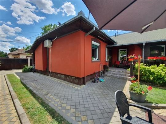 Prodaja kuće 256M2, plac 467M2, Salajka, Novi Sad