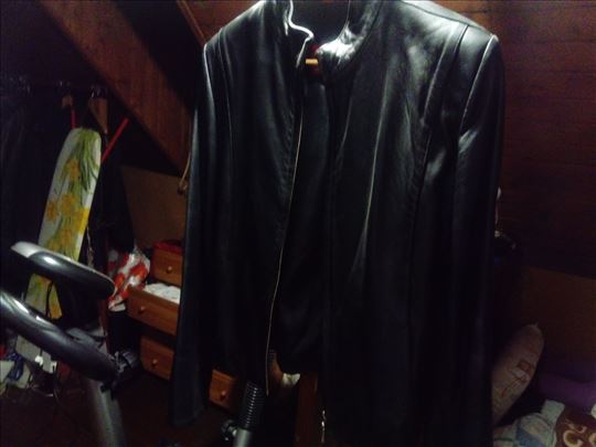 Kratka crna zenska kozna jakna
