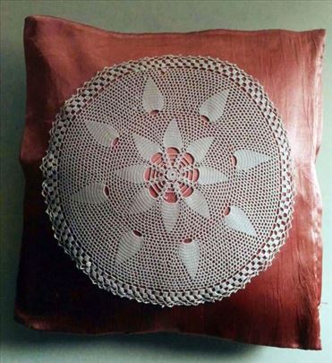 Starinska svilena jastucnica sa heklanim ukrasom 