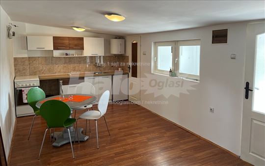 Sjajan, renoviran stančič 30m2 izdajem na duže PA
