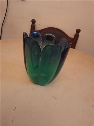 Staklena zelena vaza?