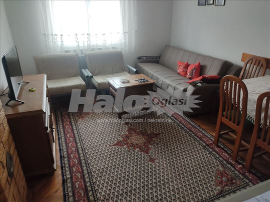 Namešten trosoban stan od 75 kvadrata