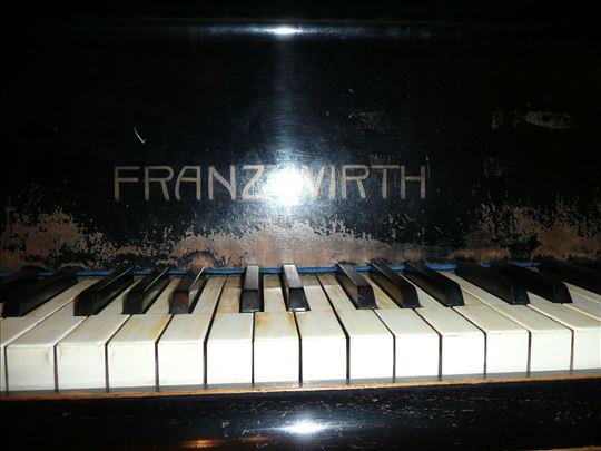 Polukoncertni klavir Franz Wirth